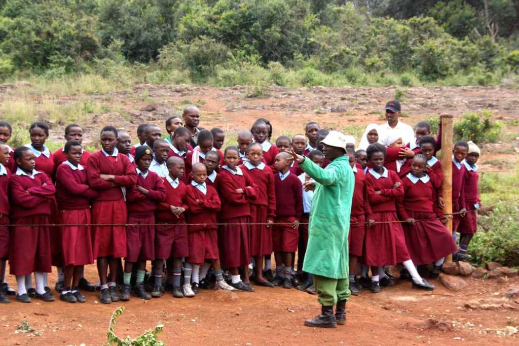 Grupo de escolares. Orfanato de Elefantes de David Sheldrick en Nairobi (Kenia)