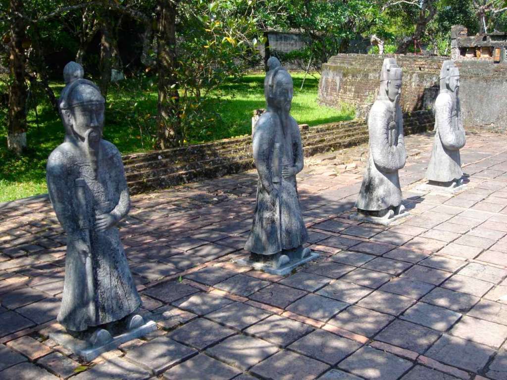 Estatuas. Hue. 10 curiosidades sobre Vietnam.