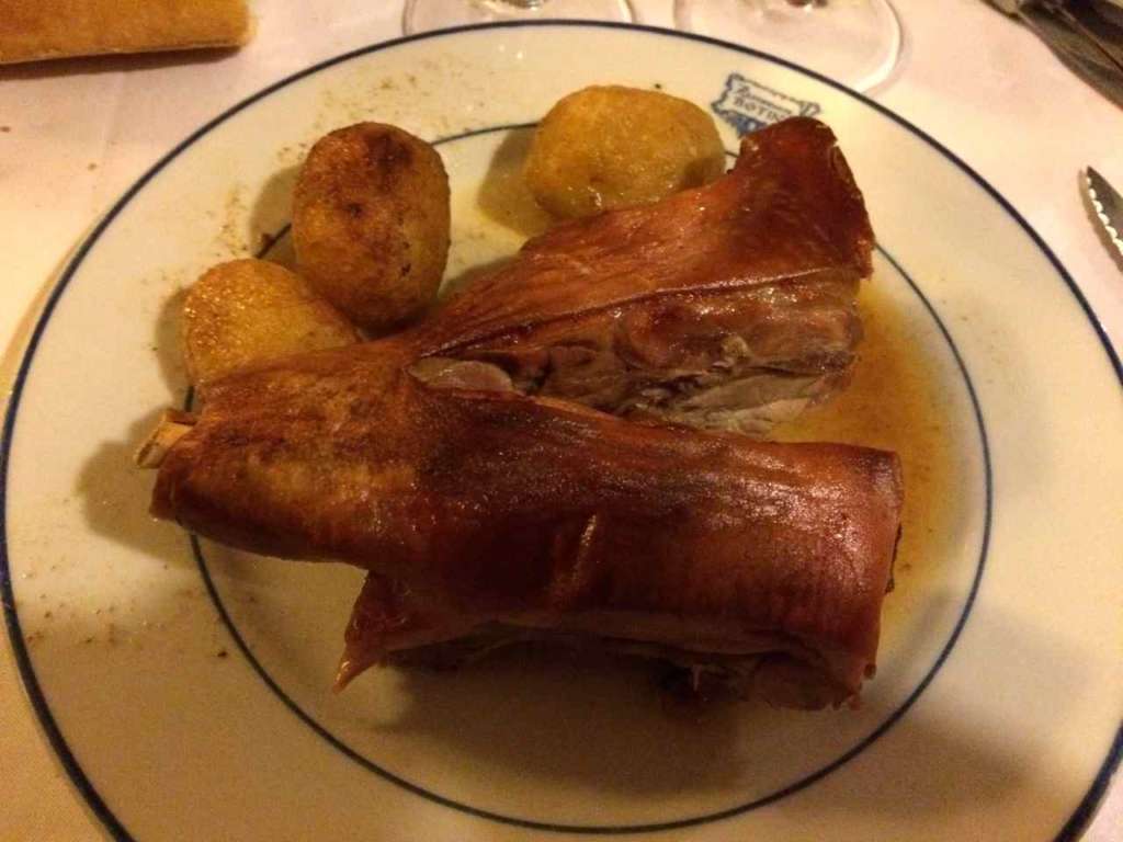 Cochinillo asado con patatas de Casa Botín